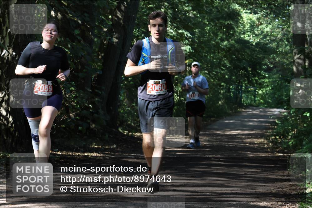 28.09.2025 - 33. Volkslauf durch das schöne Alstertal Strokosch-Dieckow http://msf.ph/oto/8974643 28.09.2025 12:52:17 Laufen 2059, 2060, 2148 meine-sportfotos.de