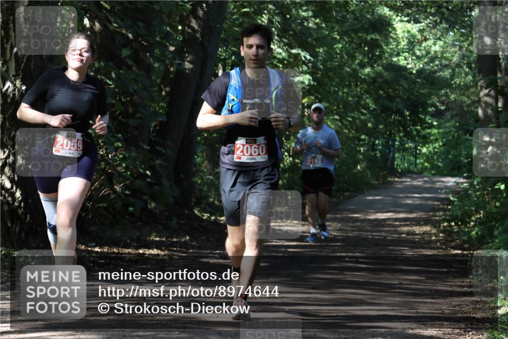 28.09.2025 - 33. Volkslauf durch das schöne Alstertal Strokosch-Dieckow http://msf.ph/oto/8974644 28.09.2025 12:52:17 Laufen 2059, 2060, 2148 meine-sportfotos.de