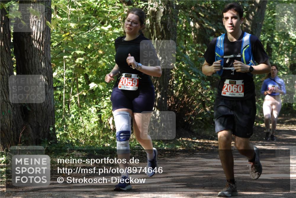28.09.2025 - 33. Volkslauf durch das schöne Alstertal Strokosch-Dieckow http://msf.ph/oto/8974646 28.09.2025 12:52:19 Laufen 2059, 2060 meine-sportfotos.de