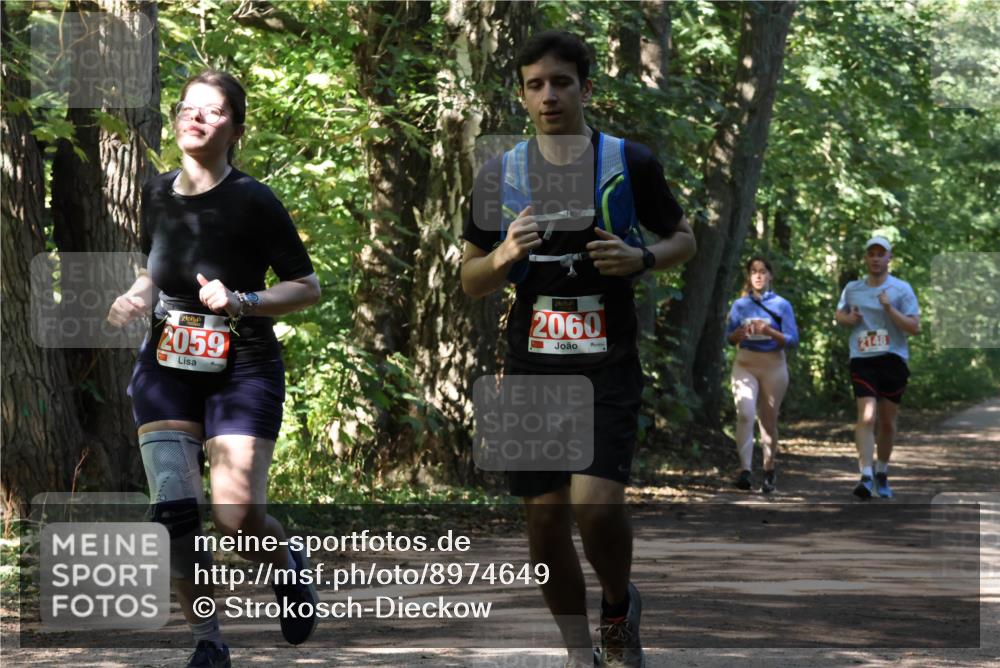 28.09.2025 - 33. Volkslauf durch das schöne Alstertal Strokosch-Dieckow http://msf.ph/oto/8974649 28.09.2025 12:52:19 Laufen 2059, 2060, 2148 meine-sportfotos.de