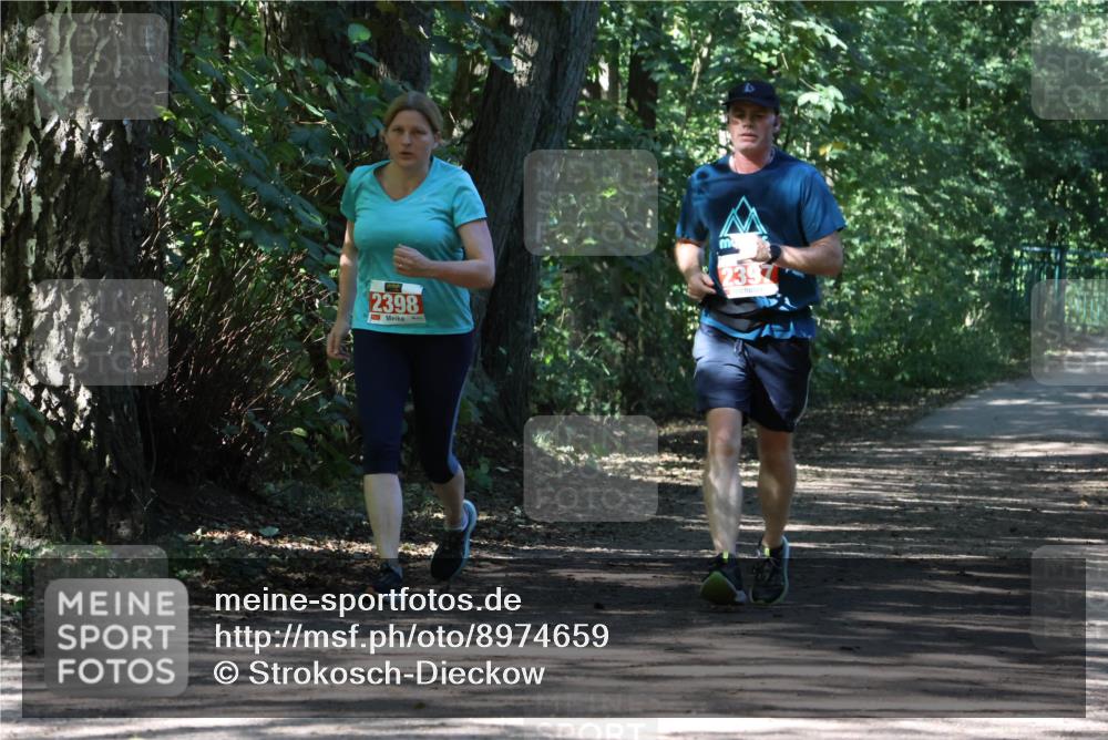 28.09.2025 - 33. Volkslauf durch das schöne Alstertal Strokosch-Dieckow http://msf.ph/oto/8974659 28.09.2025 12:53:02 Laufen 2398, 2397 meine-sportfotos.de