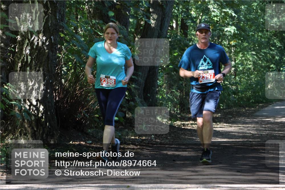 28.09.2025 - 33. Volkslauf durch das schöne Alstertal Strokosch-Dieckow http://msf.ph/oto/8974664 28.09.2025 12:53:03 Laufen 2398, 2397 meine-sportfotos.de