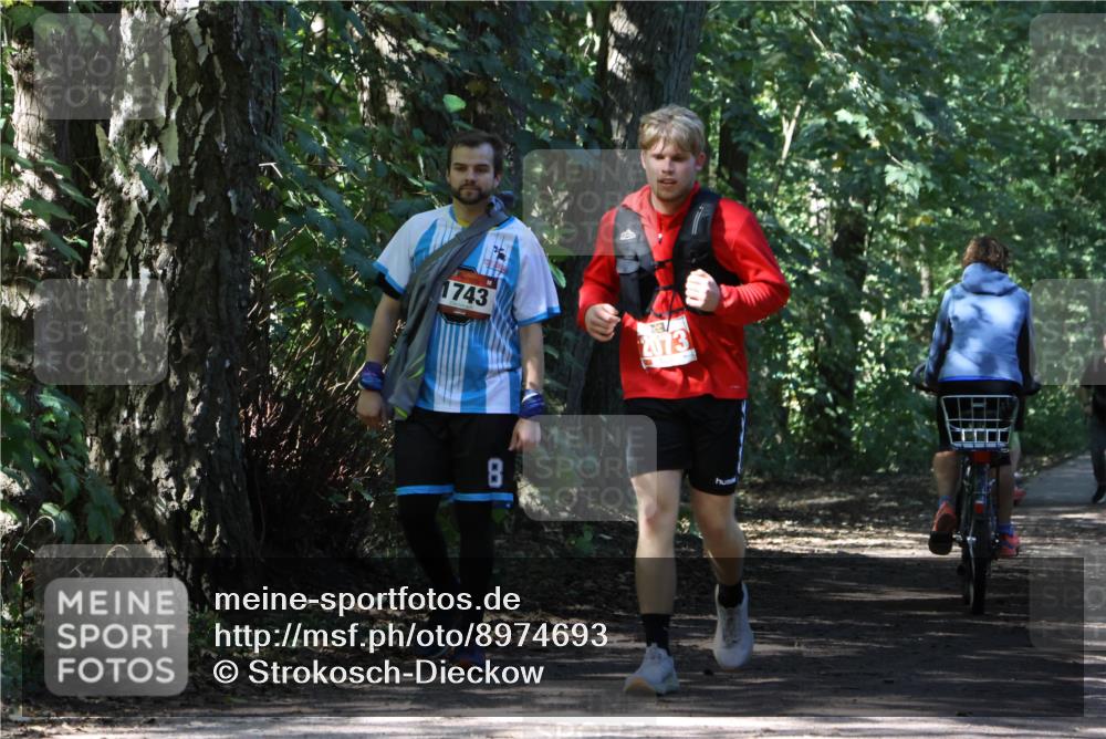 28.09.2025 - 33. Volkslauf durch das schöne Alstertal Strokosch-Dieckow http://msf.ph/oto/8974693 28.09.2025 12:56:10 Laufen 1743, 2073, 8 meine-sportfotos.de