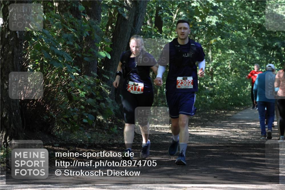 28.09.2025 - 33. Volkslauf durch das schöne Alstertal Strokosch-Dieckow http://msf.ph/oto/8974705 28.09.2025 12:56:54 Laufen 2171, 2302 meine-sportfotos.de
