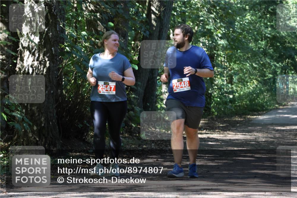 28.09.2025 - 33. Volkslauf durch das schöne Alstertal Strokosch-Dieckow http://msf.ph/oto/8974807 28.09.2025 13:03:07 Laufen 2547, 2548 meine-sportfotos.de