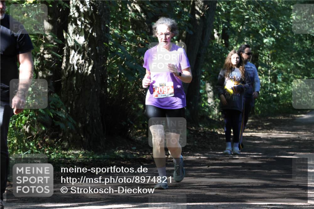 28.09.2025 - 33. Volkslauf durch das schöne Alstertal Strokosch-Dieckow http://msf.ph/oto/8974821 28.09.2025 13:04:16 Laufen 2092 meine-sportfotos.de