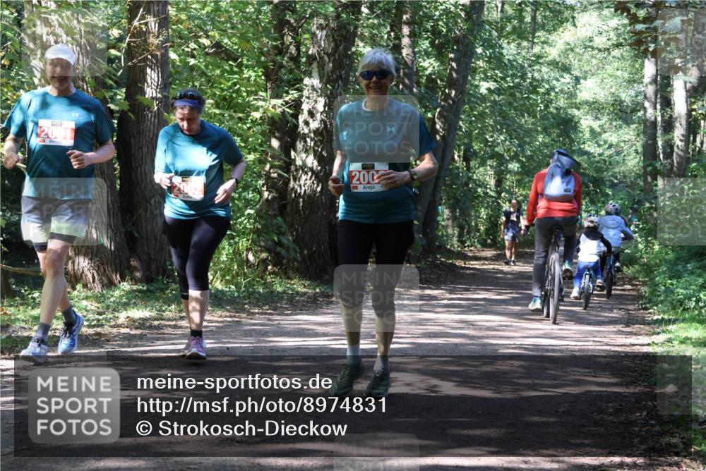 28.09.2025 - 33. Volkslauf durch das schöne Alstertal Strokosch-Dieckow http://msf.ph/oto/8974831 28.09.2025 13:05:57 Laufen 2001, 200 meine-sportfotos.de