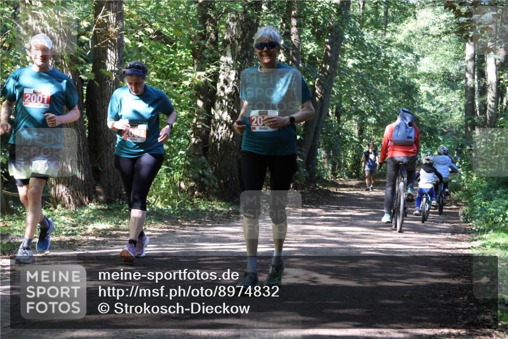 28.09.2025 - 33. Volkslauf durch das schöne Alstertal Strokosch-Dieckow http://msf.ph/oto/8974832 28.09.2025 13:05:57 Laufen 2001, 20 meine-sportfotos.de