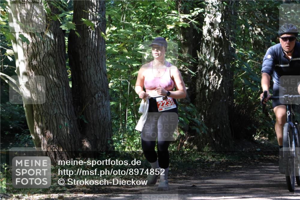 28.09.2025 - 33. Volkslauf durch das schöne Alstertal Strokosch-Dieckow http://msf.ph/oto/8974852 28.09.2025 13:07:44 Laufen 2238 meine-sportfotos.de