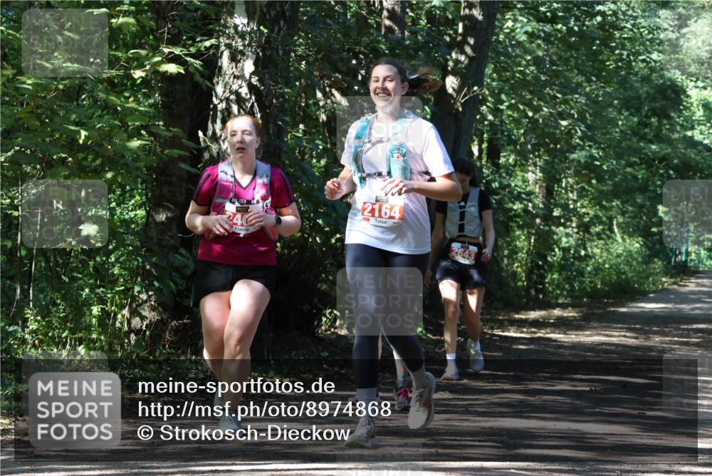 28.09.2025 - 33. Volkslauf durch das schöne Alstertal Strokosch-Dieckow http://msf.ph/oto/8974868 28.09.2025 13:14:28 Laufen 240, 2164, 2643 meine-sportfotos.de
