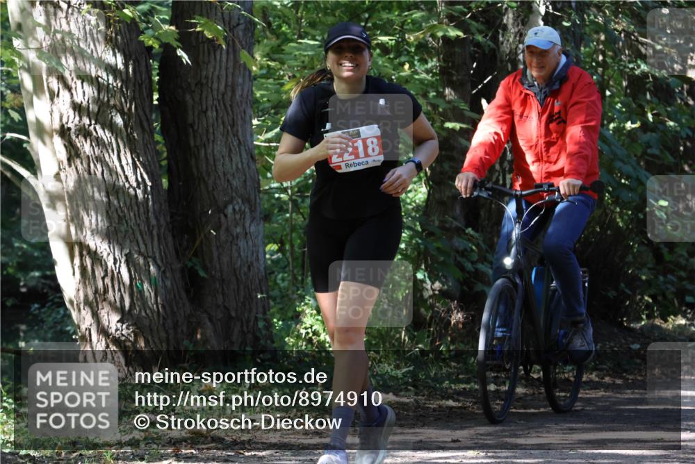 28.09.2025 - 33. Volkslauf durch das schöne Alstertal Strokosch-Dieckow http://msf.ph/oto/8974910 28.09.2025 13:21:54 Laufen 2218 meine-sportfotos.de
