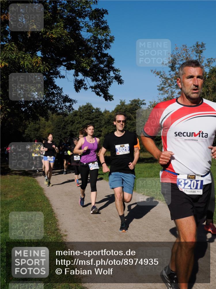 28.09.2025 - 33. Volkslauf durch das schöne Alstertal Fabian Wolf http://msf.ph/oto/8974935 28.09.2025 10:35:32 Laufen 3321, 3048, 3029, 3201 meine-sportfotos.de