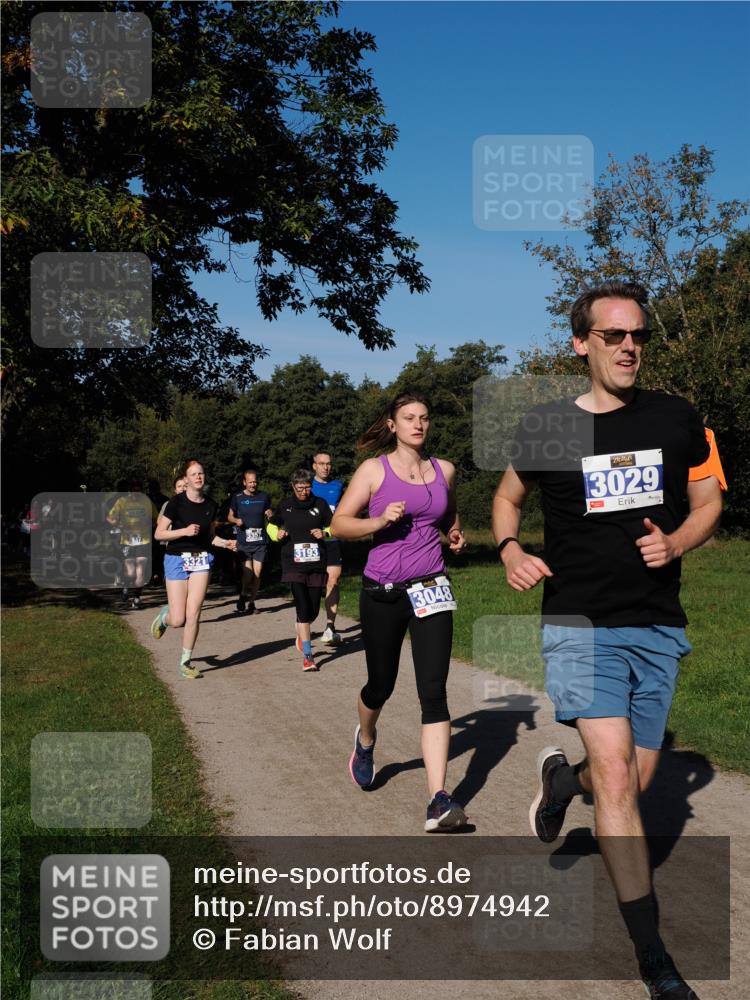 28.09.2025 - 33. Volkslauf durch das schöne Alstertal Fabian Wolf http://msf.ph/oto/8974942 28.09.2025 10:35:33 Laufen 3321, 3193, 3048, 3029 meine-sportfotos.de