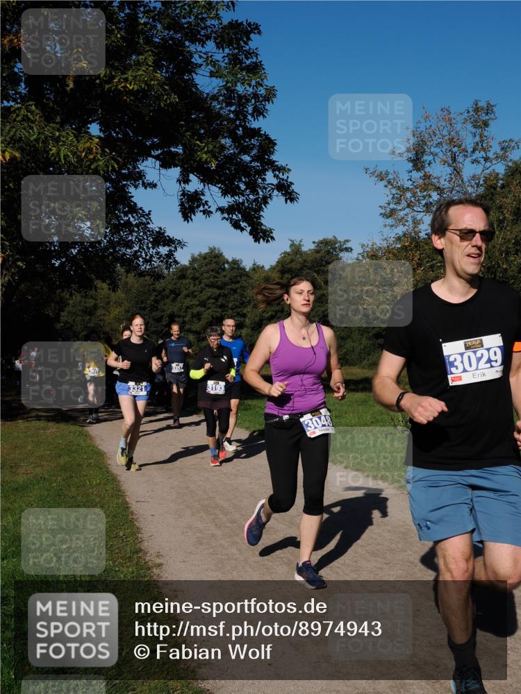 28.09.2025 - 33. Volkslauf durch das schöne Alstertal Fabian Wolf http://msf.ph/oto/8974943 28.09.2025 10:35:33 Laufen 3321, 3193, 3048, 13029 meine-sportfotos.de