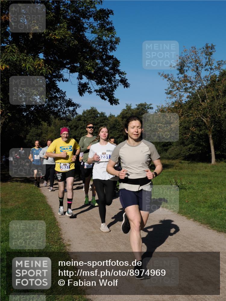 28.09.2025 - 33. Volkslauf durch das schöne Alstertal Fabian Wolf http://msf.ph/oto/8974969 28.09.2025 10:35:36 Laufen 3937, 100, 3231 meine-sportfotos.de