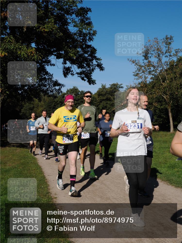 28.09.2025 - 33. Volkslauf durch das schöne Alstertal Fabian Wolf http://msf.ph/oto/8974975 28.09.2025 10:35:36 Laufen 3298, 008, 3937, 3100, 3231, 10 meine-sportfotos.de