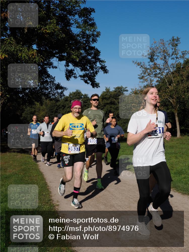 28.09.2025 - 33. Volkslauf durch das schöne Alstertal Fabian Wolf http://msf.ph/oto/8974976 28.09.2025 10:35:36 Laufen 3298, 3008, 3937, 42, 3100, 31 meine-sportfotos.de