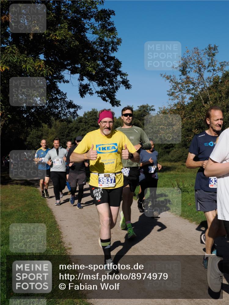 28.09.2025 - 33. Volkslauf durch das schöne Alstertal Fabian Wolf http://msf.ph/oto/8974979 28.09.2025 10:35:37 Laufen 3008, 3937, 33 meine-sportfotos.de