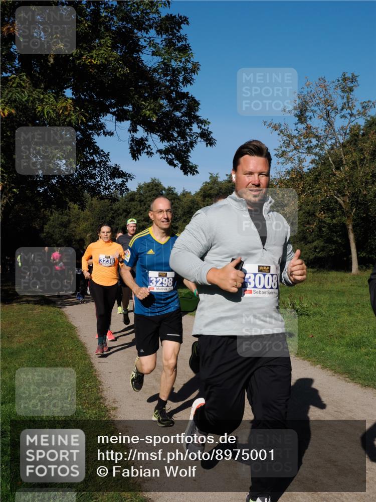 28.09.2025 - 33. Volkslauf durch das schöne Alstertal Fabian Wolf http://msf.ph/oto/8975001 28.09.2025 10:35:39 Laufen 3236, 3298, 3008 meine-sportfotos.de