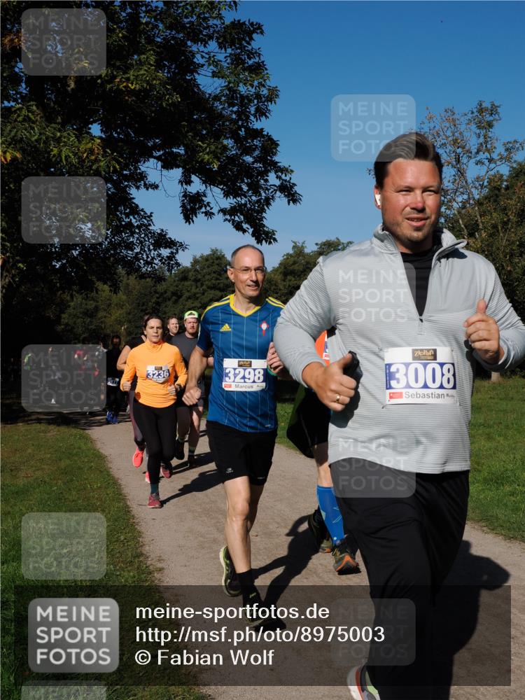 28.09.2025 - 33. Volkslauf durch das schöne Alstertal Fabian Wolf http://msf.ph/oto/8975003 28.09.2025 10:35:39 Laufen 3236, 3298, 3008 meine-sportfotos.de