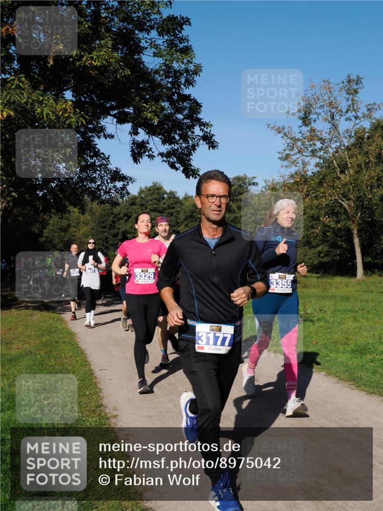 28.09.2025 - 33. Volkslauf durch das schöne Alstertal Fabian Wolf http://msf.ph/oto/8975042 28.09.2025 10:35:44 Laufen 3329, 3177, 1, 3355 meine-sportfotos.de
