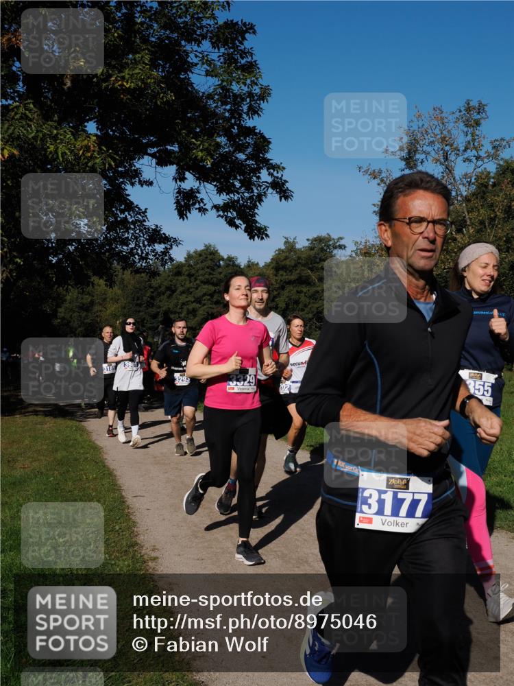 28.09.2025 - 33. Volkslauf durch das schöne Alstertal Fabian Wolf http://msf.ph/oto/8975046 28.09.2025 10:35:45 Laufen 3901, 3181, 4, 3295, 3329, 3177, 355 meine-sportfotos.de