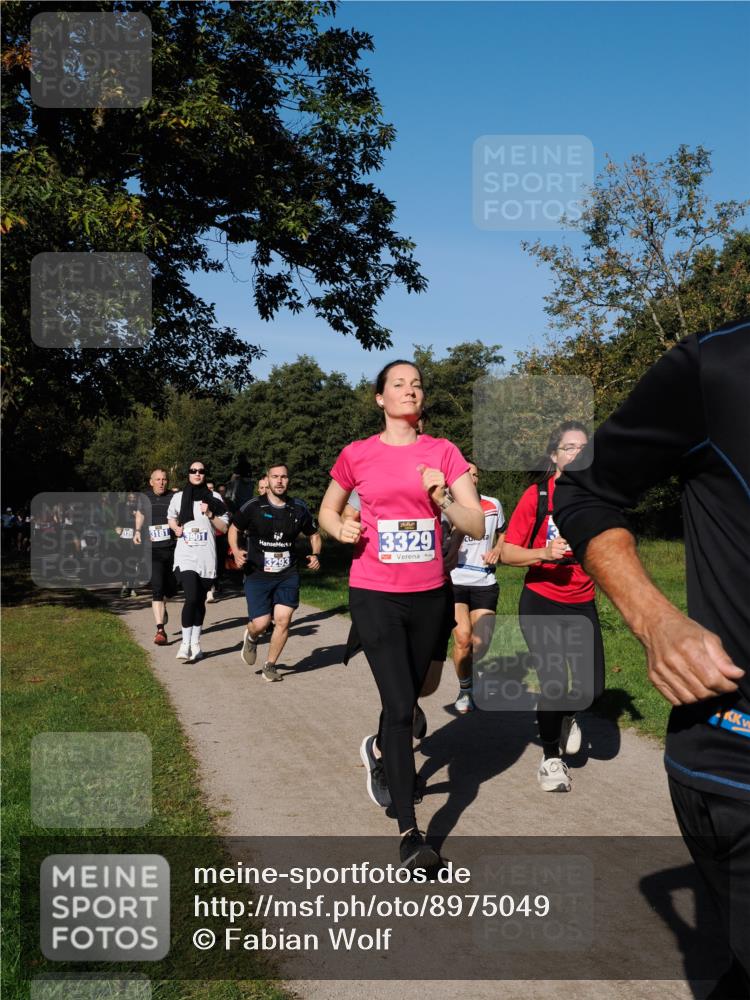 28.09.2025 - 33. Volkslauf durch das schöne Alstertal Fabian Wolf http://msf.ph/oto/8975049 28.09.2025 10:35:45 Laufen 3181, 3901, 3329 meine-sportfotos.de
