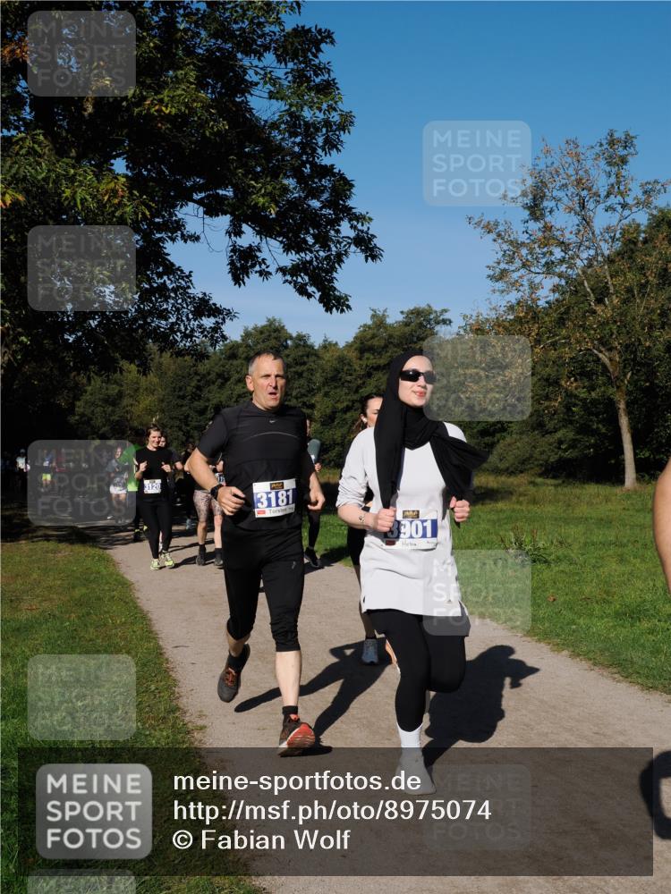 28.09.2025 - 33. Volkslauf durch das schöne Alstertal Fabian Wolf http://msf.ph/oto/8975074 28.09.2025 10:35:48 Laufen 3120, 3181, 3901 meine-sportfotos.de