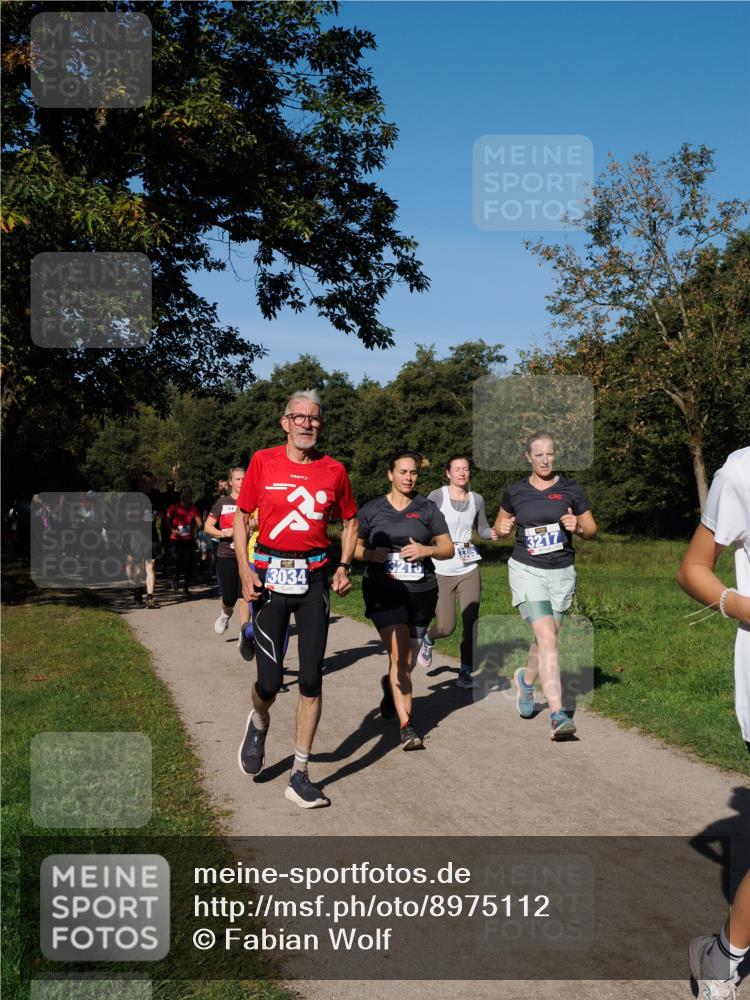 28.09.2025 - 33. Volkslauf durch das schöne Alstertal Fabian Wolf http://msf.ph/oto/8975112 28.09.2025 10:35:54 Laufen 3034, 3213, 3385, 3217 meine-sportfotos.de