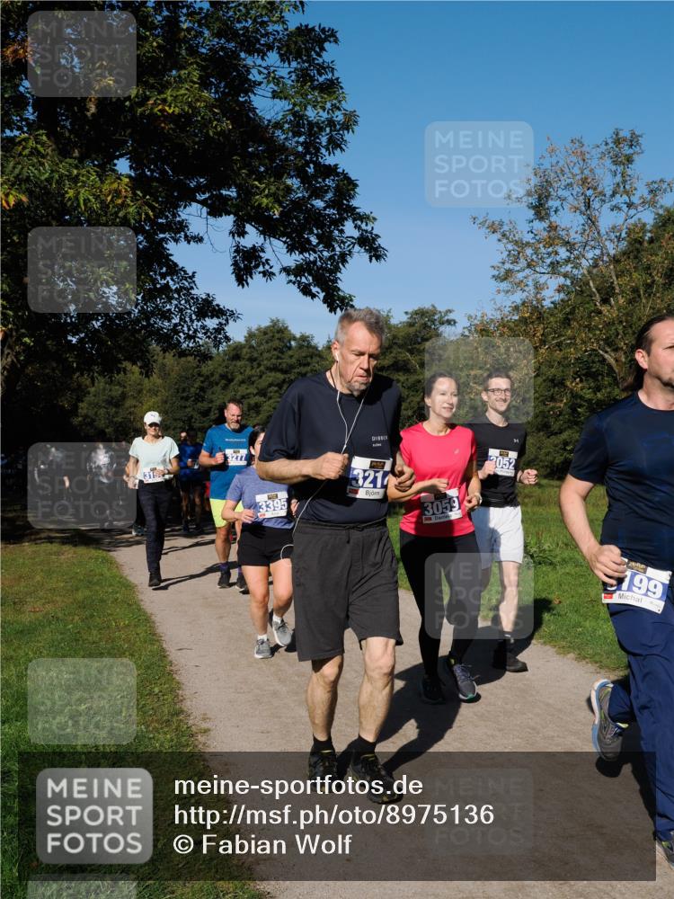 28.09.2025 - 33. Volkslauf durch das schöne Alstertal Fabian Wolf http://msf.ph/oto/8975136 28.09.2025 10:35:59 Laufen 3277, 3395, 3214, 3059, 2052, 199 meine-sportfotos.de