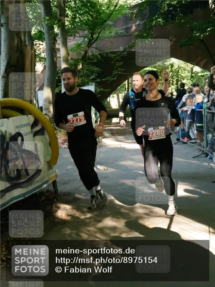 28.09.2025 - 33. Volkslauf durch das schöne Alstertal Fabian Wolf http://msf.ph/oto/8975154 28.09.2025 12:18:01 Laufen 2279, 2280 meine-sportfotos.de
