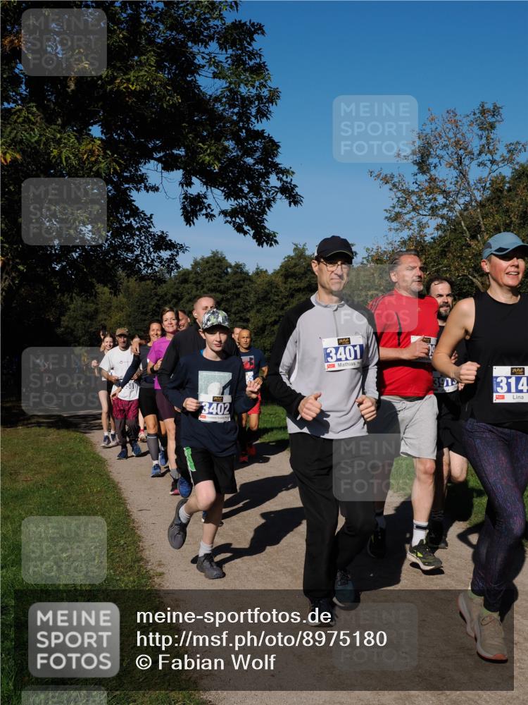28.09.2025 - 33. Volkslauf durch das schöne Alstertal Fabian Wolf http://msf.ph/oto/8975180 28.09.2025 10:36:06 Laufen 3402, 3401, 391, 314, 1 meine-sportfotos.de