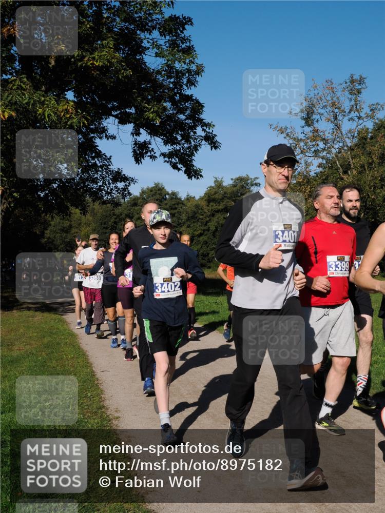 28.09.2025 - 33. Volkslauf durch das schöne Alstertal Fabian Wolf http://msf.ph/oto/8975182 28.09.2025 10:36:06 Laufen 3013, 3358, 3402, 3401, 3399 meine-sportfotos.de