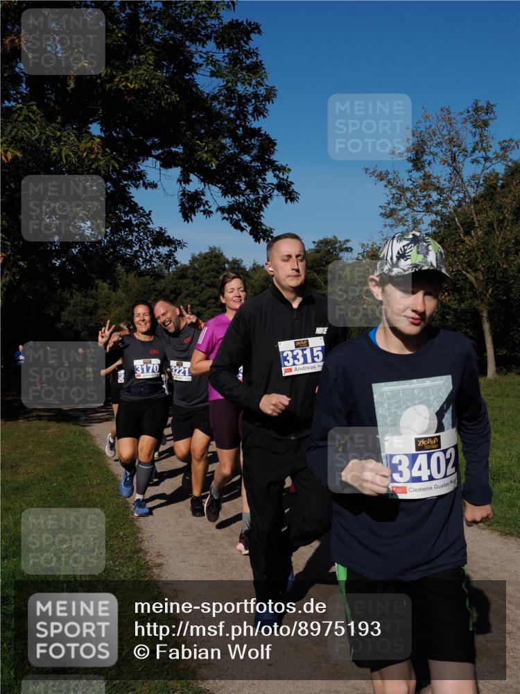 28.09.2025 - 33. Volkslauf durch das schöne Alstertal Fabian Wolf http://msf.ph/oto/8975193 28.09.2025 10:36:07 Laufen 3170, 3221, 3315, 3402 meine-sportfotos.de