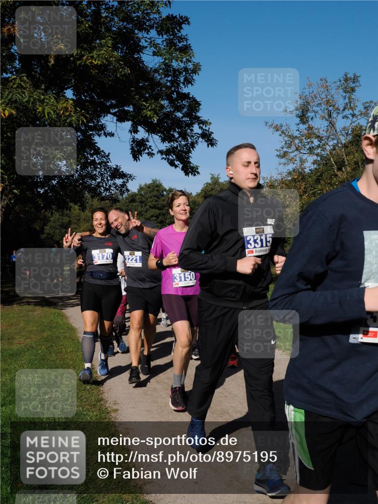 28.09.2025 - 33. Volkslauf durch das schöne Alstertal Fabian Wolf http://msf.ph/oto/8975195 28.09.2025 10:36:07 Laufen 3170, 3221, 3150, 3315 meine-sportfotos.de