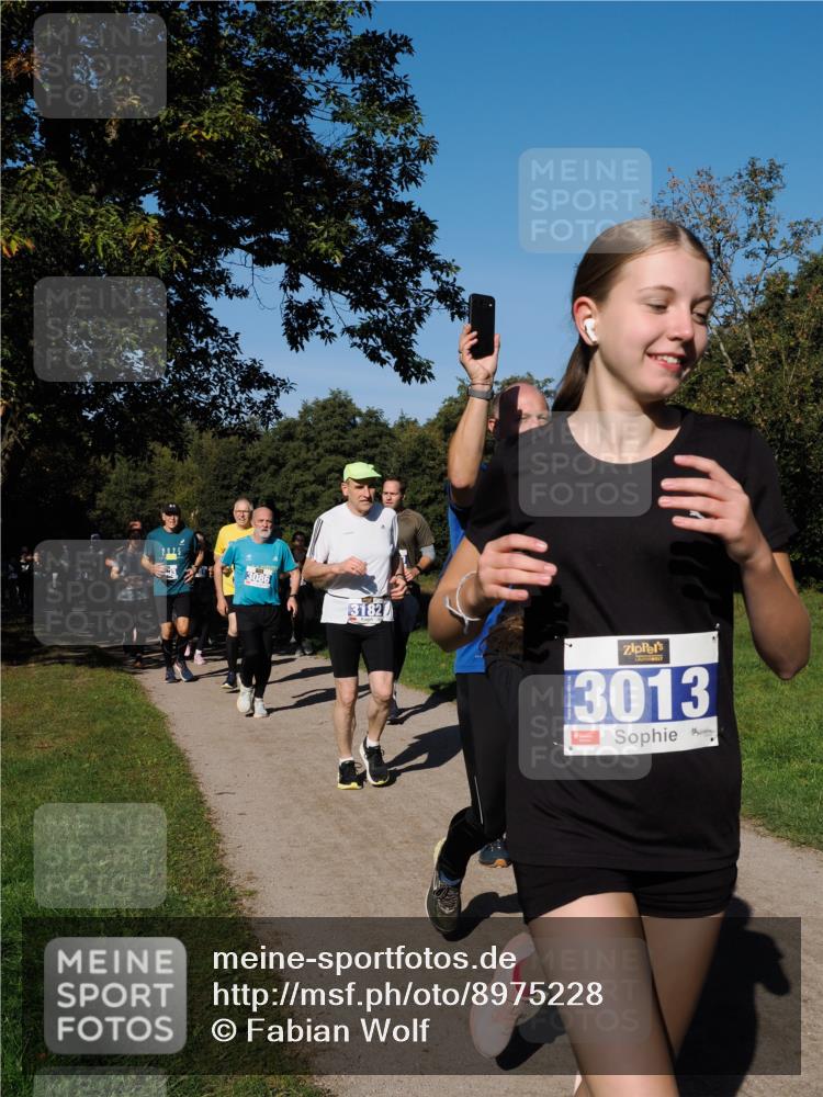 28.09.2025 - 33. Volkslauf durch das schöne Alstertal Fabian Wolf http://msf.ph/oto/8975228 28.09.2025 10:36:10 Laufen 3086, 3182, 3013 meine-sportfotos.de