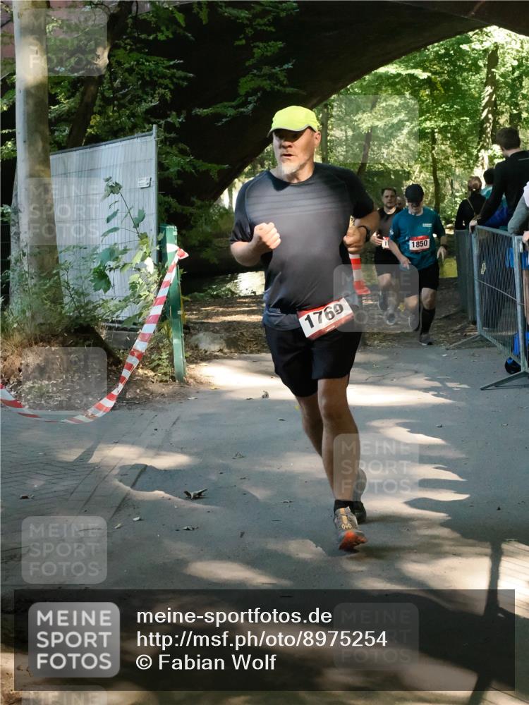 28.09.2025 - 33. Volkslauf durch das schöne Alstertal Fabian Wolf http://msf.ph/oto/8975254 28.09.2025 12:18:40 Laufen 1769, 8, 0, 1850 meine-sportfotos.de