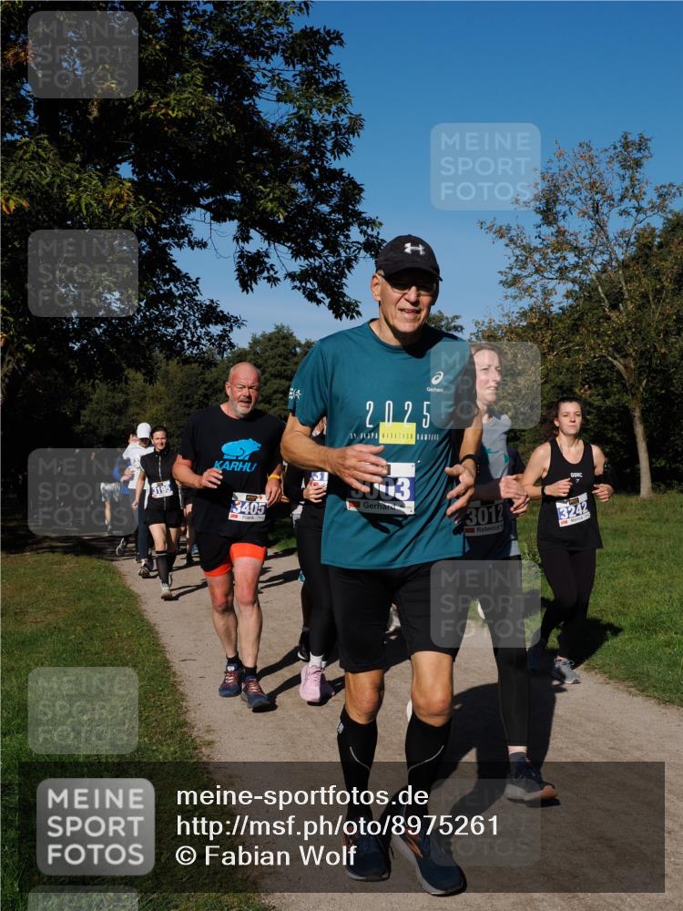 28.09.2025 - 33. Volkslauf durch das schöne Alstertal Fabian Wolf http://msf.ph/oto/8975261 28.09.2025 10:36:15 Laufen 3195, 2025, 39, 3405, 3, 3012, 3242 meine-sportfotos.de