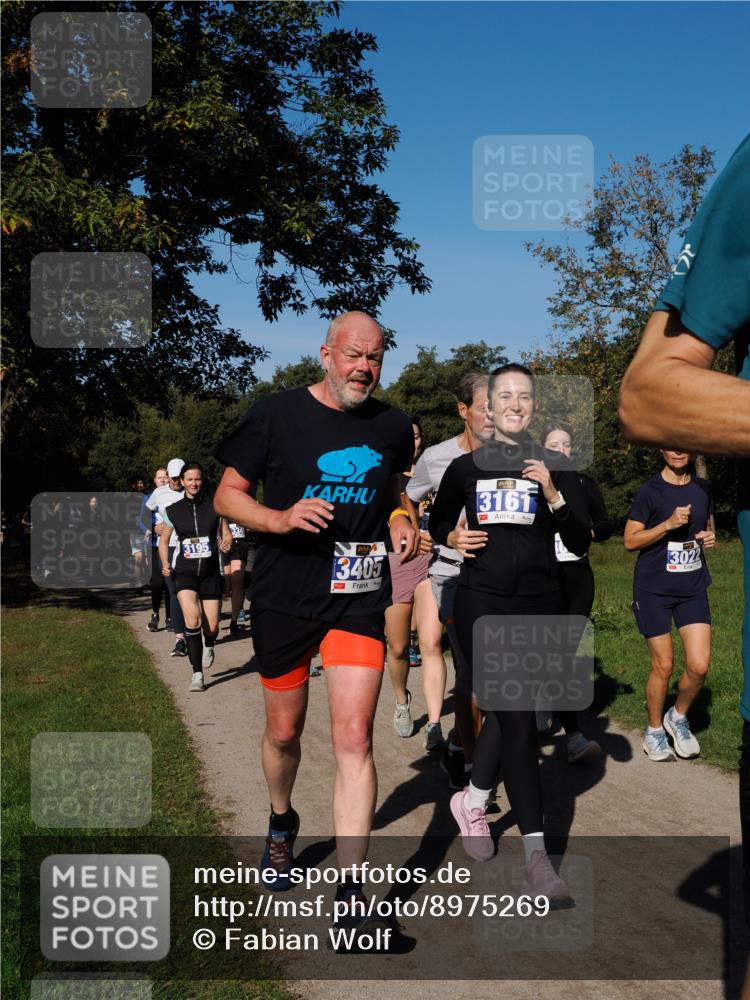 28.09.2025 - 33. Volkslauf durch das schöne Alstertal Fabian Wolf http://msf.ph/oto/8975269 28.09.2025 10:36:16 Laufen 3161, 3195, 3405, 3022 meine-sportfotos.de
