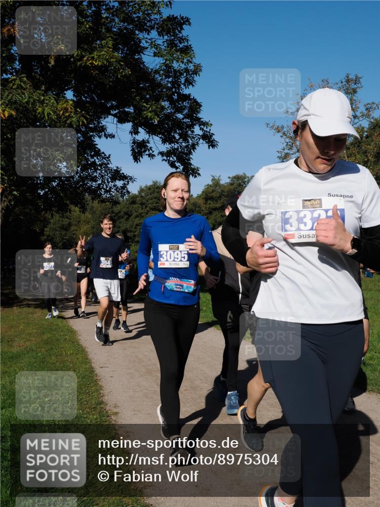 28.09.2025 - 33. Volkslauf durch das schöne Alstertal Fabian Wolf http://msf.ph/oto/8975304 28.09.2025 10:36:19 Laufen 3949, 3377, 3095, 3324 meine-sportfotos.de