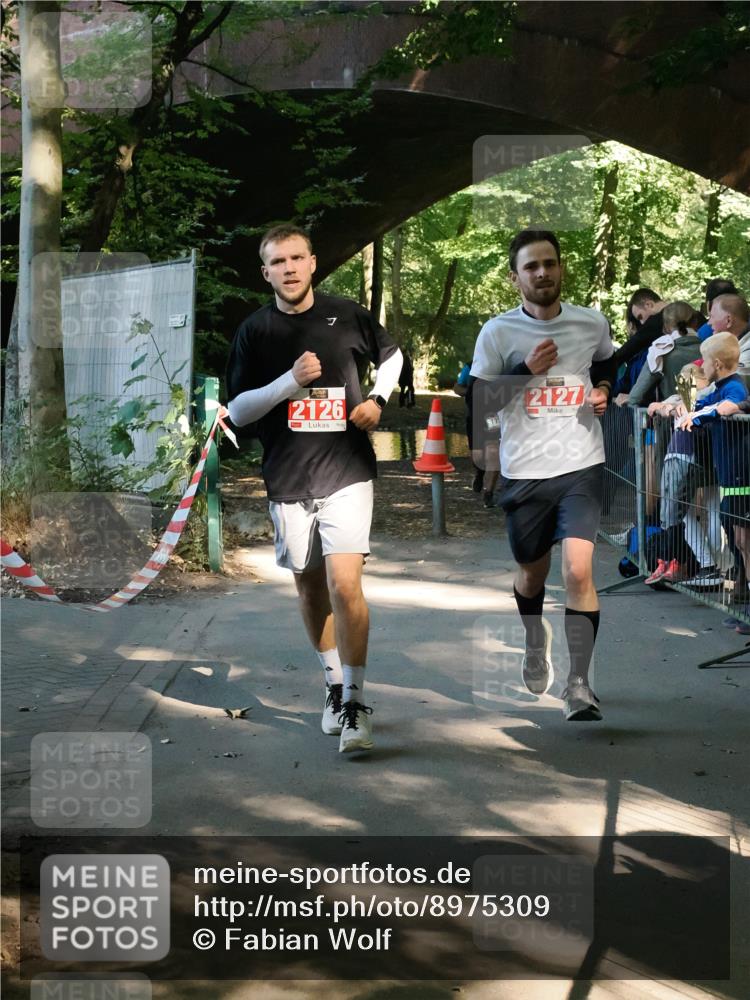 28.09.2025 - 33. Volkslauf durch das schöne Alstertal Fabian Wolf http://msf.ph/oto/8975309 28.09.2025 12:18:59 Laufen 2126, 2127 meine-sportfotos.de