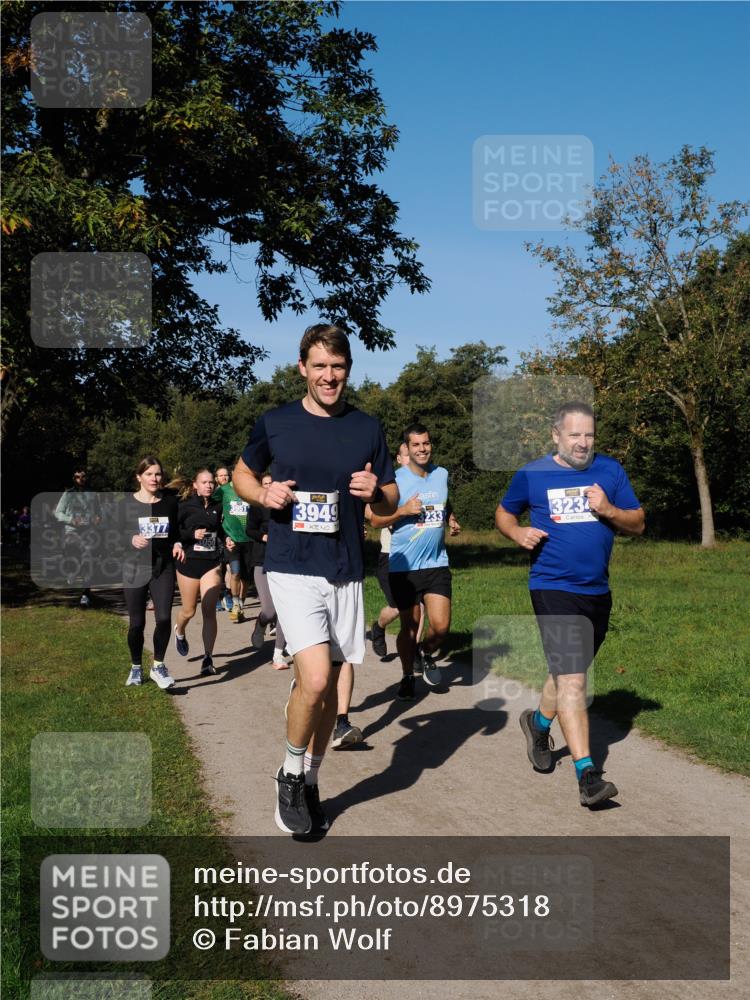 28.09.2025 - 33. Volkslauf durch das schöne Alstertal Fabian Wolf http://msf.ph/oto/8975318 28.09.2025 10:36:21 Laufen 3377, 3949, 3233, 3234 meine-sportfotos.de