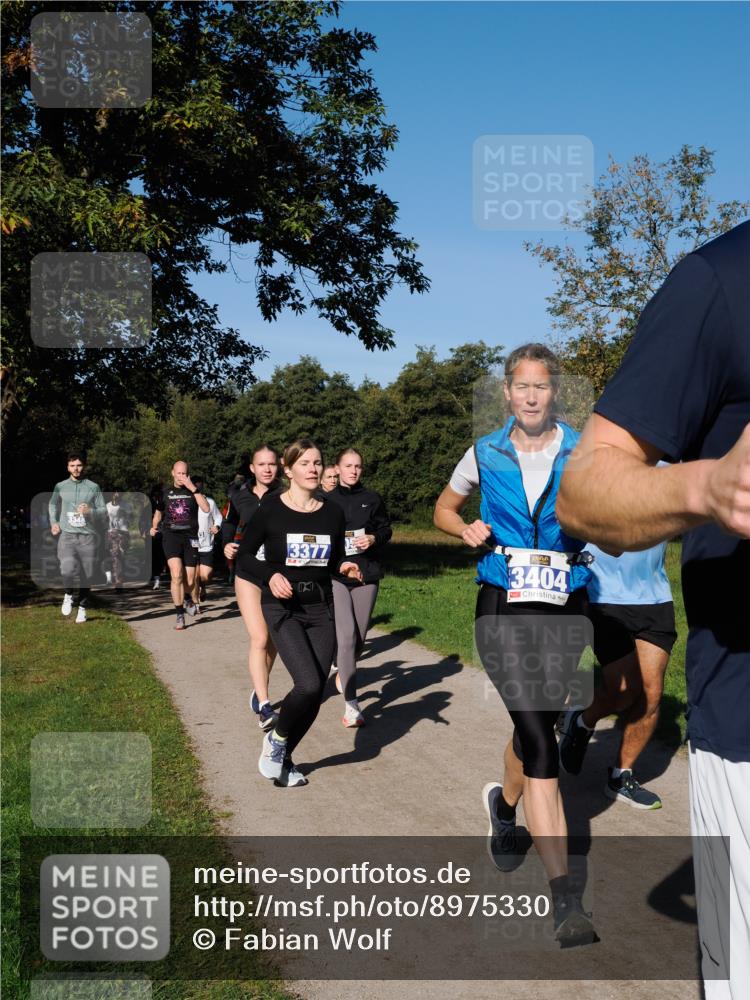 28.09.2025 - 33. Volkslauf durch das schöne Alstertal Fabian Wolf http://msf.ph/oto/8975330 28.09.2025 10:36:22 Laufen 3377, 3404 meine-sportfotos.de