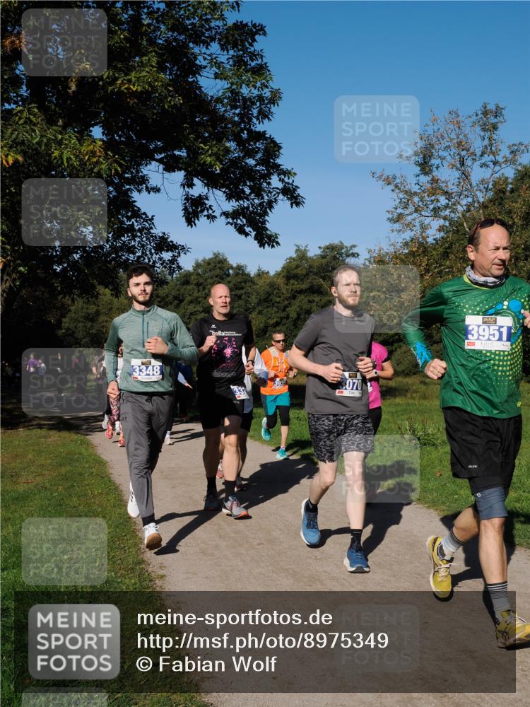 28.09.2025 - 33. Volkslauf durch das schöne Alstertal Fabian Wolf http://msf.ph/oto/8975349 28.09.2025 10:36:25 Laufen 3348, 13935, 3070, 3951 meine-sportfotos.de