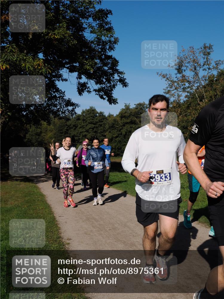 28.09.2025 - 33. Volkslauf durch das schöne Alstertal Fabian Wolf http://msf.ph/oto/8975361 28.09.2025 10:36:27 Laufen 3130, 32, 3123, 3009, 933 meine-sportfotos.de