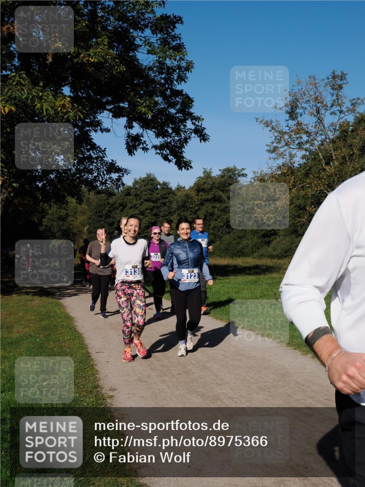 28.09.2025 - 33. Volkslauf durch das schöne Alstertal Fabian Wolf http://msf.ph/oto/8975366 28.09.2025 10:36:27 Laufen 3130, 3228, 3123 meine-sportfotos.de