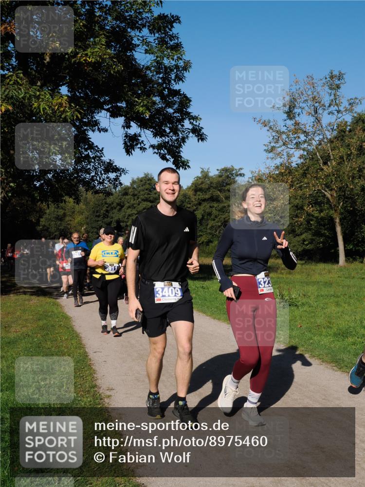 28.09.2025 - 33. Volkslauf durch das schöne Alstertal Fabian Wolf http://msf.ph/oto/8975460 28.09.2025 10:36:42 Laufen 3281, 3409, 323 meine-sportfotos.de