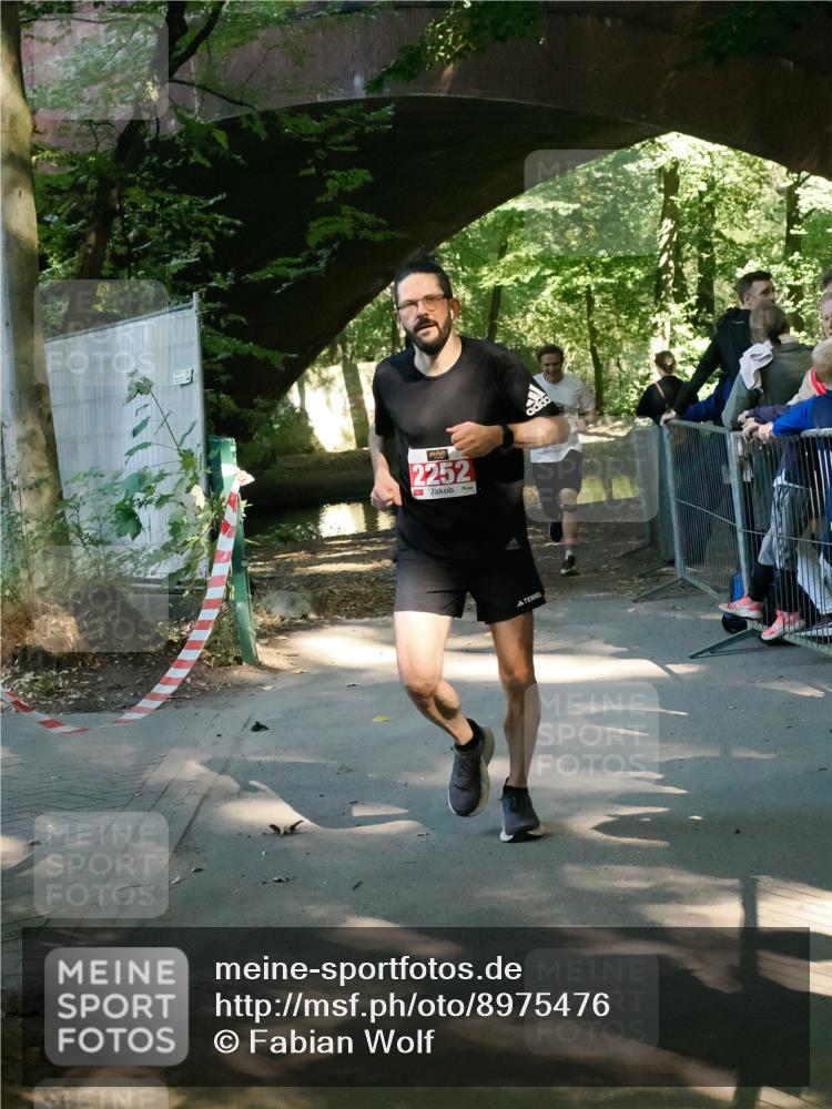 28.09.2025 - 33. Volkslauf durch das schöne Alstertal Fabian Wolf http://msf.ph/oto/8975476 28.09.2025 12:19:58 Laufen 2252, 3 meine-sportfotos.de