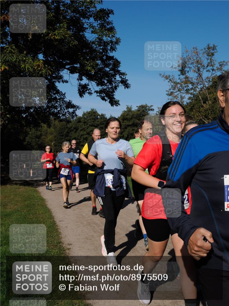 28.09.2025 - 33. Volkslauf durch das schöne Alstertal Fabian Wolf http://msf.ph/oto/8975509 28.09.2025 10:36:47 Laufen 3289, 3126, 3, 2 meine-sportfotos.de