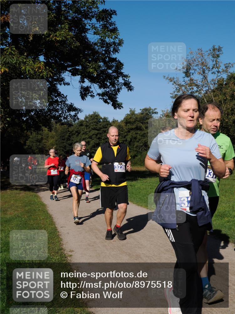 28.09.2025 - 33. Volkslauf durch das schöne Alstertal Fabian Wolf http://msf.ph/oto/8975518 28.09.2025 10:36:48 Laufen 3239, 3289, 3126, 3, 13 meine-sportfotos.de